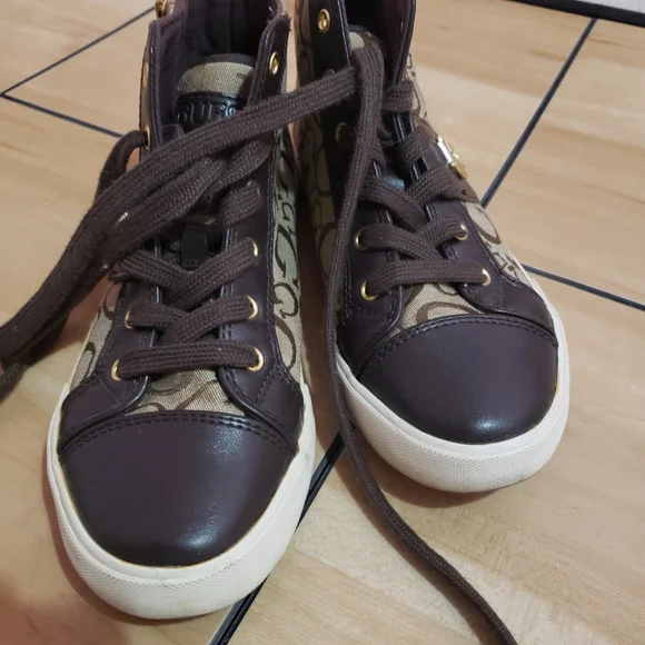 Guess sneakers for women size 6.5. - Picture 2 of 7